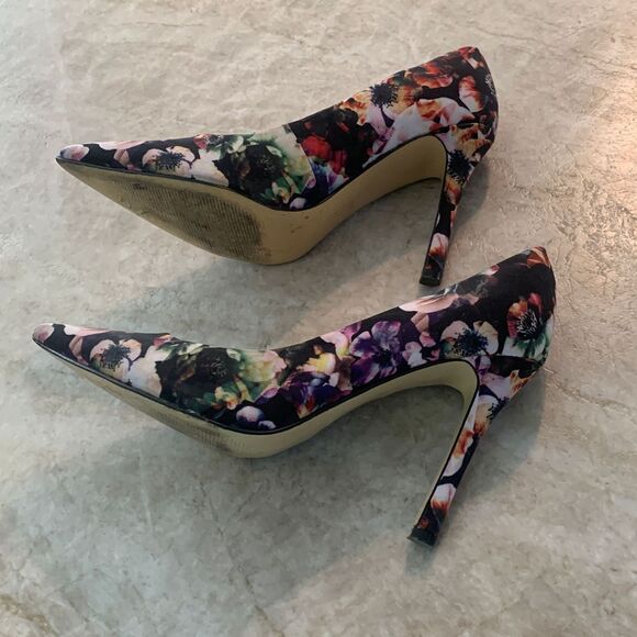 GUESS Floral Heels Size 9 - Picture 3 of 7
